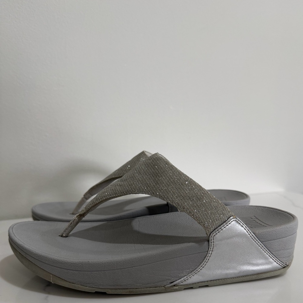 Fitflop  Size 7 Lulu Shimmerlux Womens Sandal Silver Toe Post Slip-On - Picture 10 of 10